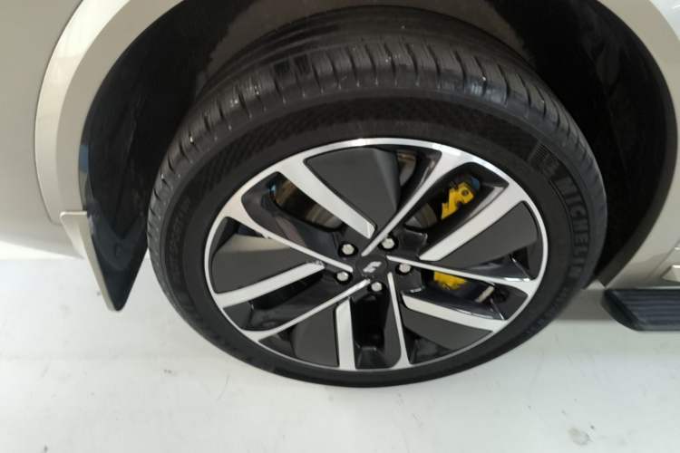 Used Li Auto L8 2023 Pro Model Right Rear Wheel Hub