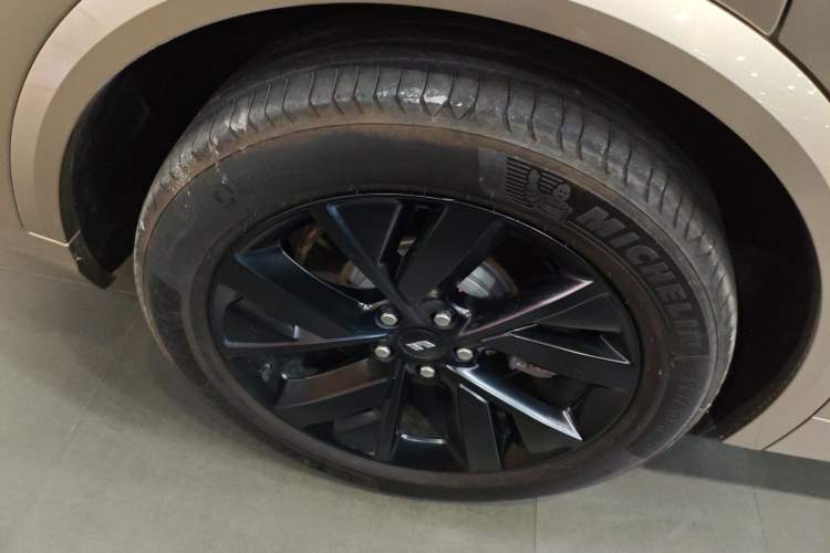 Used Li Auto L8 2023 Pro Model Right Rear Wheel Hub