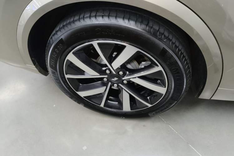 Used Li Auto L8 2023 Pro Model Right Rear Wheel Hub