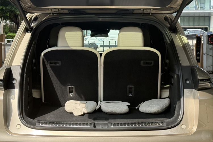 Used Li Auto L8 2023 Pro Model Trunk