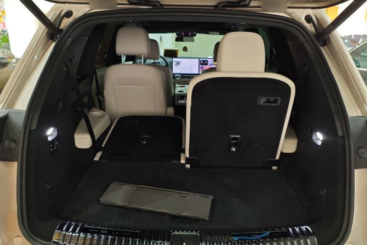 Used Li Auto L8 2023 Pro Model Trunk