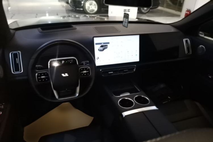 Used Li Auto L8 2024 Ultra Model Center Console