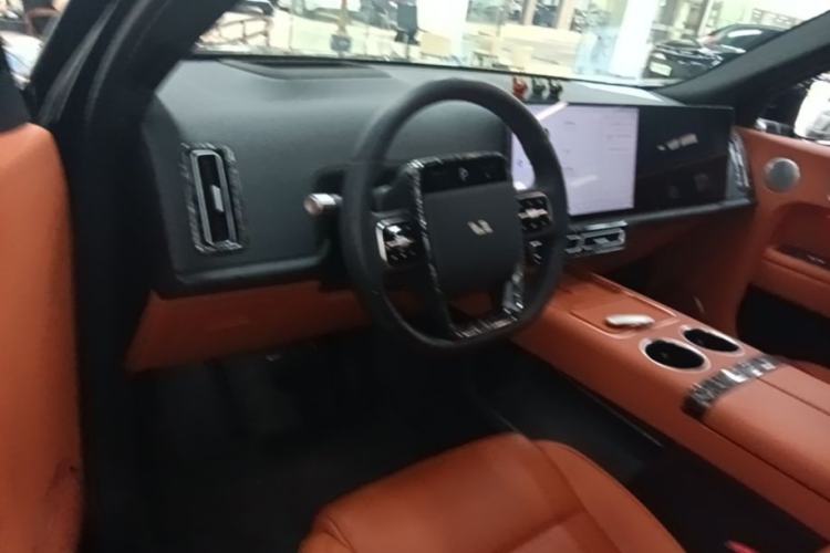 Used Li Auto L8 2024 Pro Model Center Console