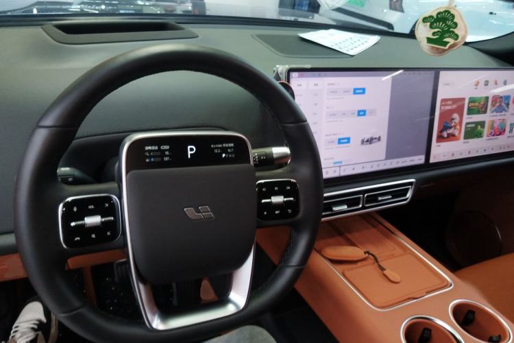Used Li Auto L8 2024 Pro Model Center Console