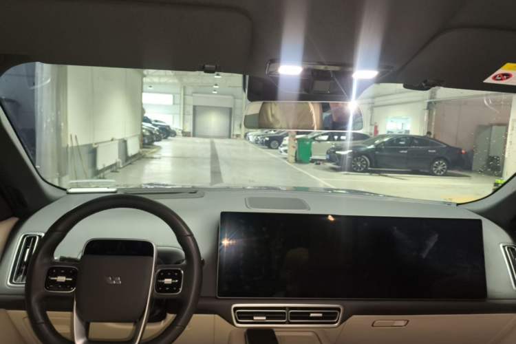 Used Li Auto L8 2024 Pro Model Center Console