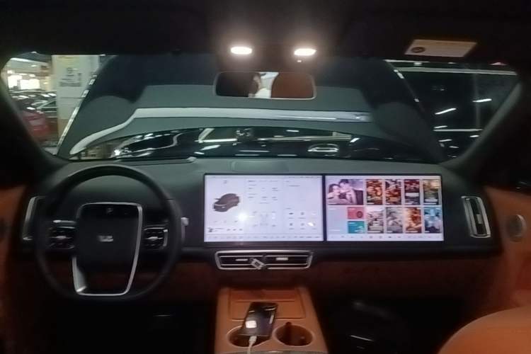 Used Li Auto L8 2024 Pro Model Center Console