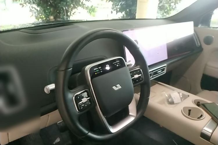 Used Li Auto L8 2024 Pro Model Center Console