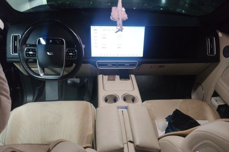 Used Li Auto L8 2024 Max Center Console