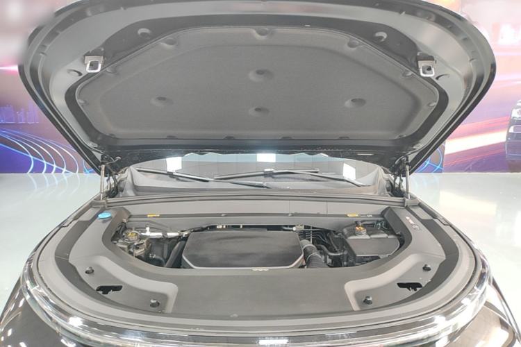 Used Li Auto L8 2024 Pro Model Engine Bay