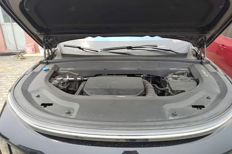 Used Li Auto L8 2024 Pro Model Engine Bay