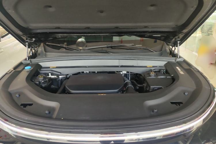 Used Li Auto L8 2024 Pro Model Engine Bay