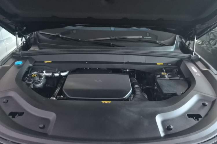 Used Li Auto L8 2024 Pro Model Engine Bay