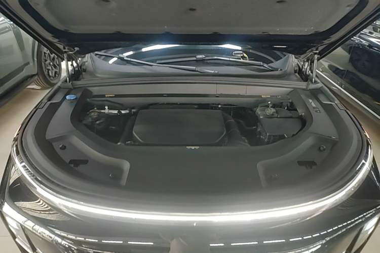 Used Li Auto L8 2024 Pro Model Engine Bay