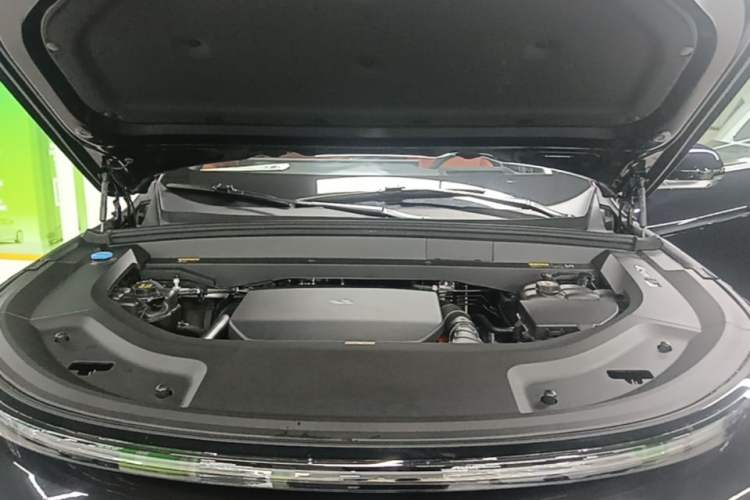 Used Li Auto L8 2024 Pro Model Engine Bay