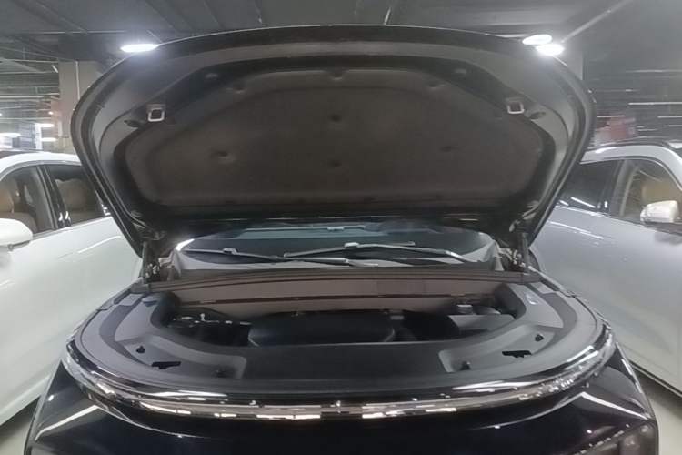 Used Li Auto L8 2024 Max Engine Bay
