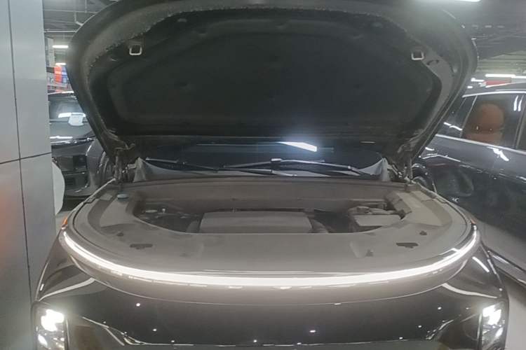Used Li Auto L8 2024 Max Engine Bay