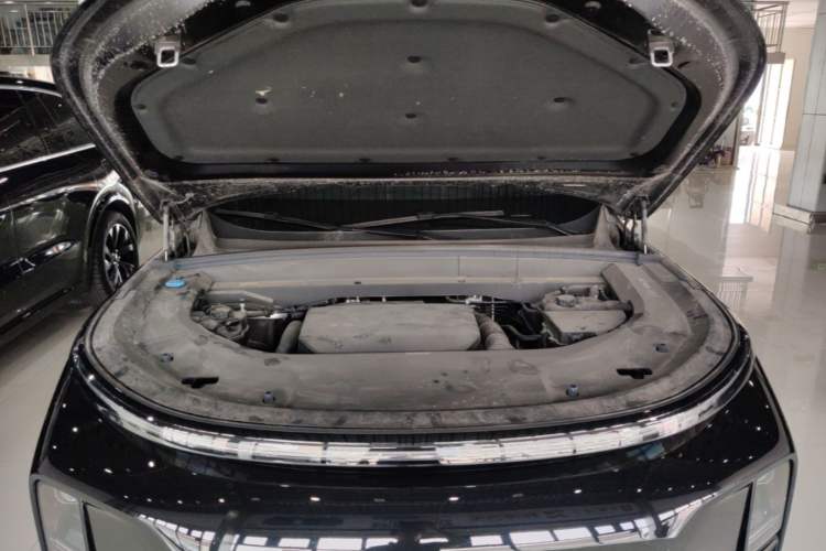 Used Li Auto L8 2024 Pro Model Engine Bay