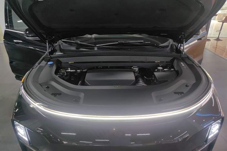 Used Li Auto L8 2024 Pro Model Engine Bay