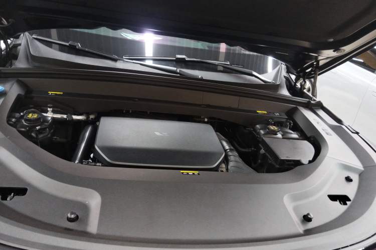 Used Li Auto L8 2024 Pro Model Engine Bay