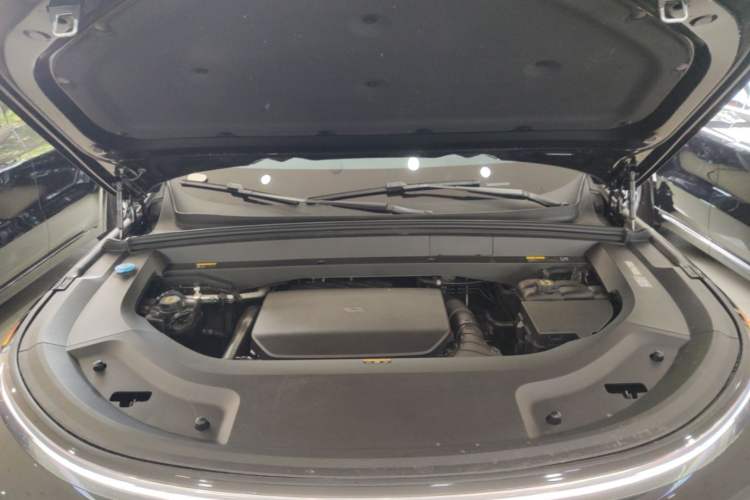 Used Li Auto L8 2024 Pro Model Engine Bay