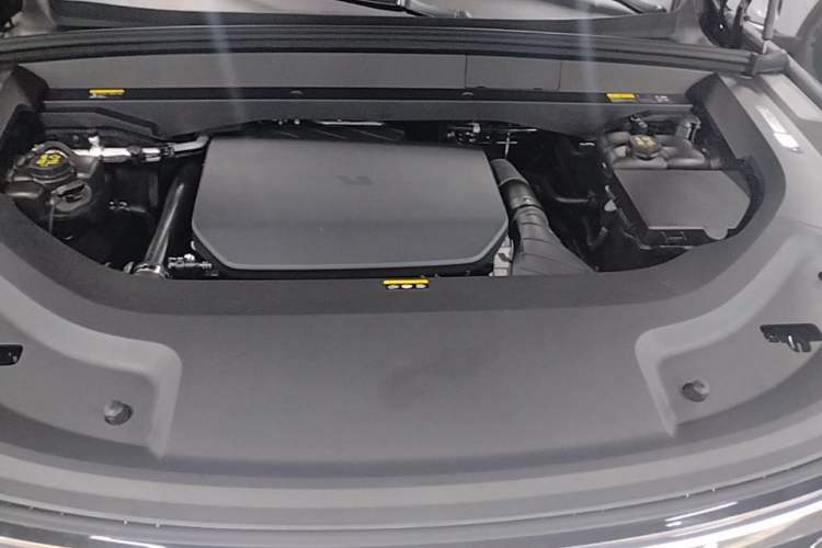 Used Li Auto L8 2024 Pro Model Engine Bay