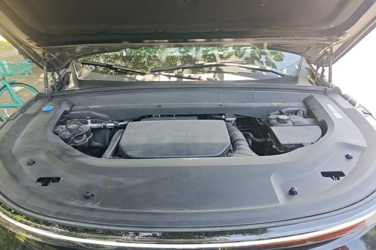 Used Li Auto L8 2024 Max Engine Bay