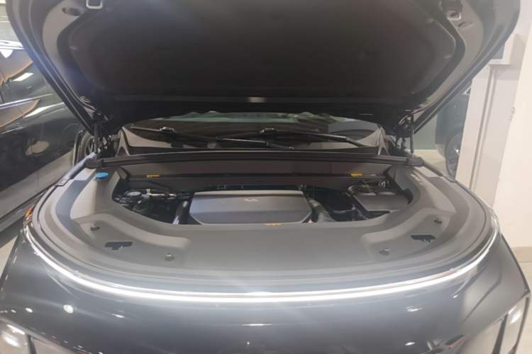 Used Li Auto L8 2024 Pro Model Engine Bay