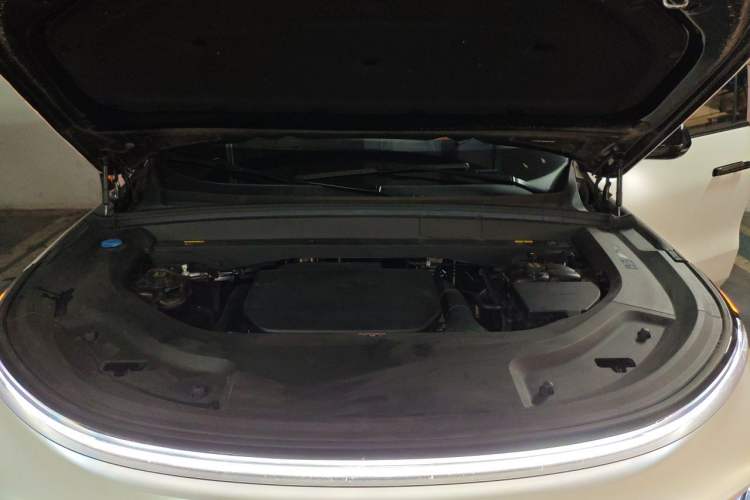 Used Li Auto L8 2024 Pro Model Engine Bay