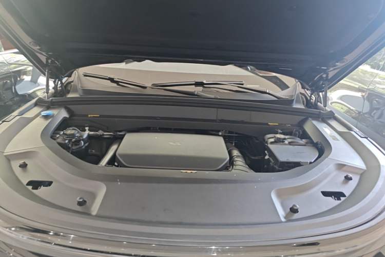 Used Li Auto L8 2024 Pro Model Engine Bay