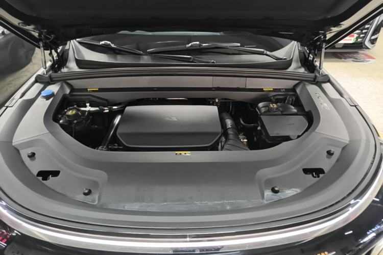 Used Li Auto L8 2024 Pro Model Engine Bay