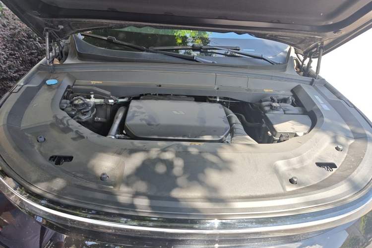 Used Li Auto L8 2024 Pro Model Engine Bay