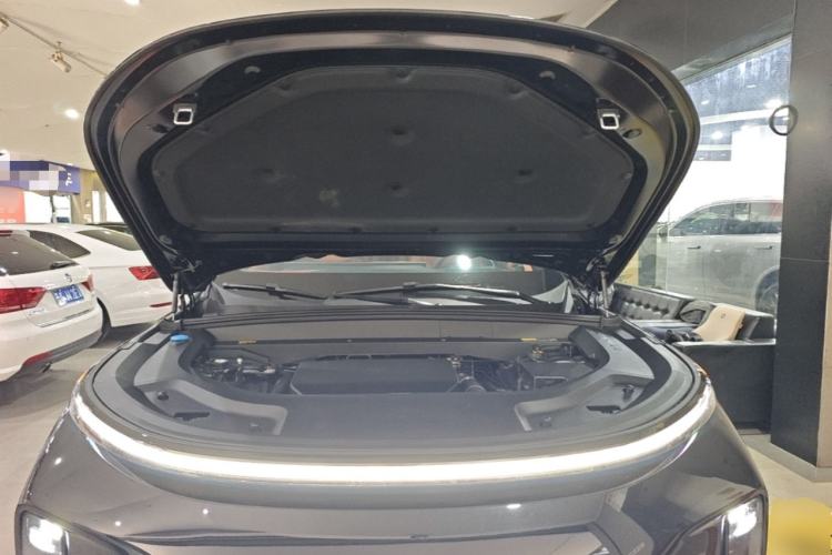 Used Li Auto L8 2024 Pro Model Engine Bay