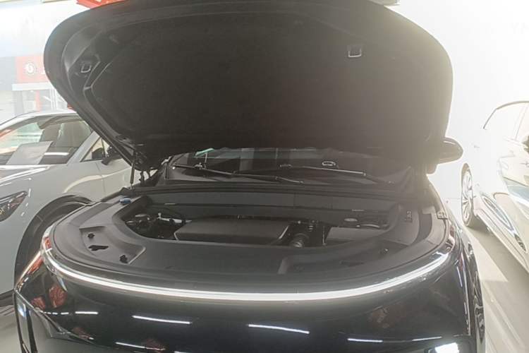 Used Li Auto L8 2024 Pro Model Engine Bay