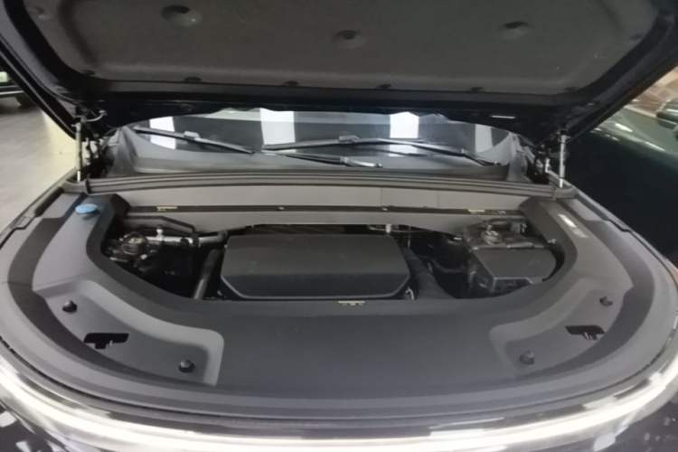 Used Li Auto L8 2024 Pro Model Engine Bay