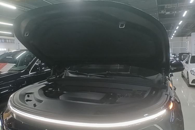 Used Li Auto L8 2024 Pro Model Engine Bay