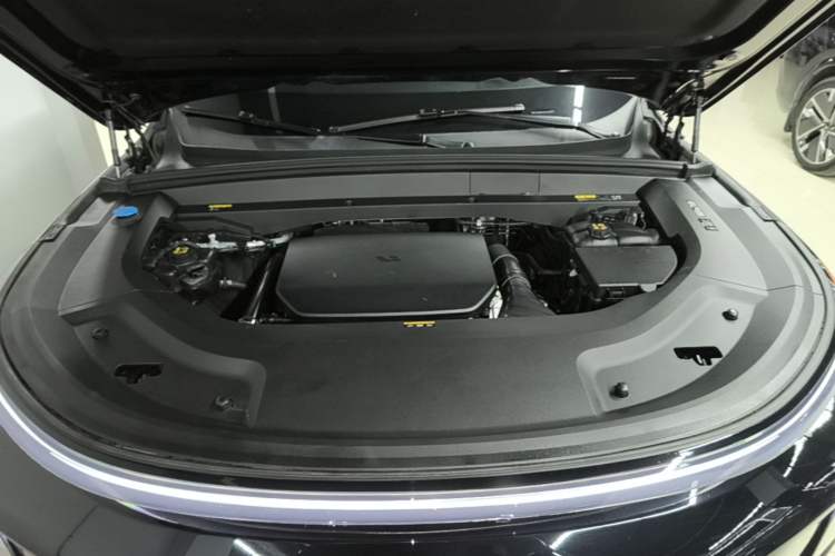 Used Li Auto L8 2024 Pro Model Engine Bay