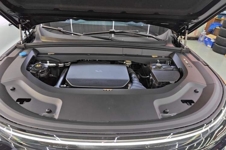 Used Li Auto L8 2024 Ultra Model Engine Bay