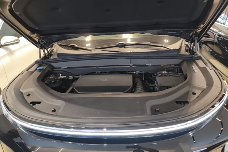 Used Li Auto L8 2024 Pro Model Engine Bay