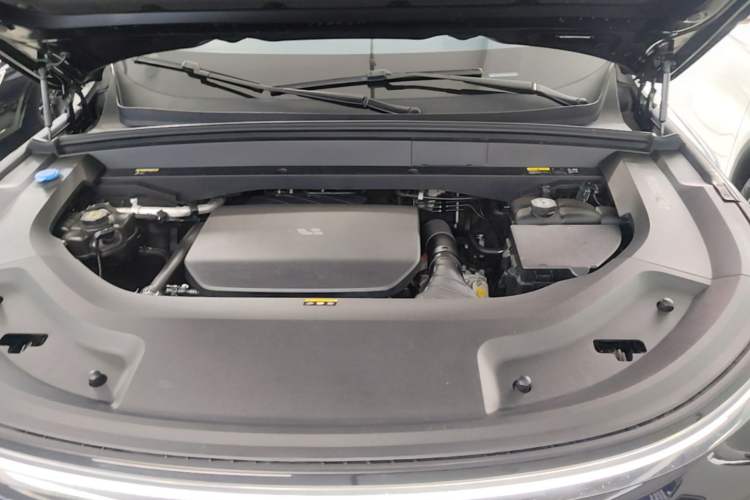 Used Li Auto L8 2024 Pro Model Engine Bay