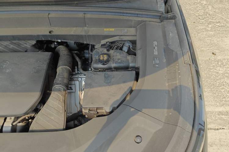 Used Li Auto L8 2024 Pro Model Engine Bay Left