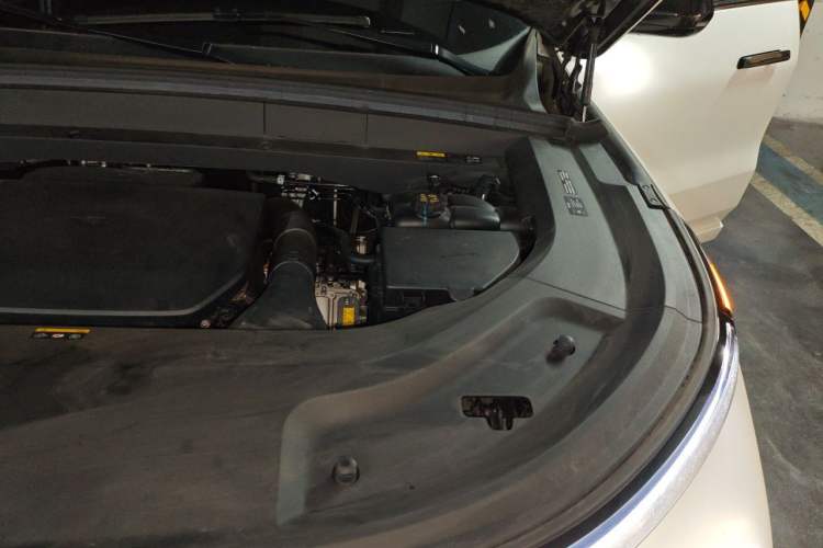 Used Li Auto L8 2024 Pro Model Engine Bay Left