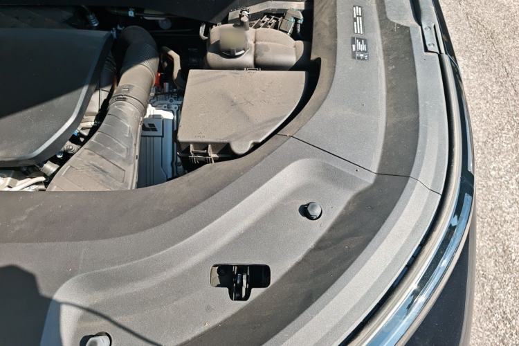 Used Li Auto L8 2024 Max Engine Bay Left