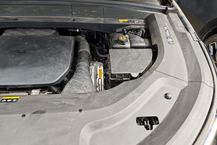 Used Li Auto L8 2024 Pro Model Engine Bay Left