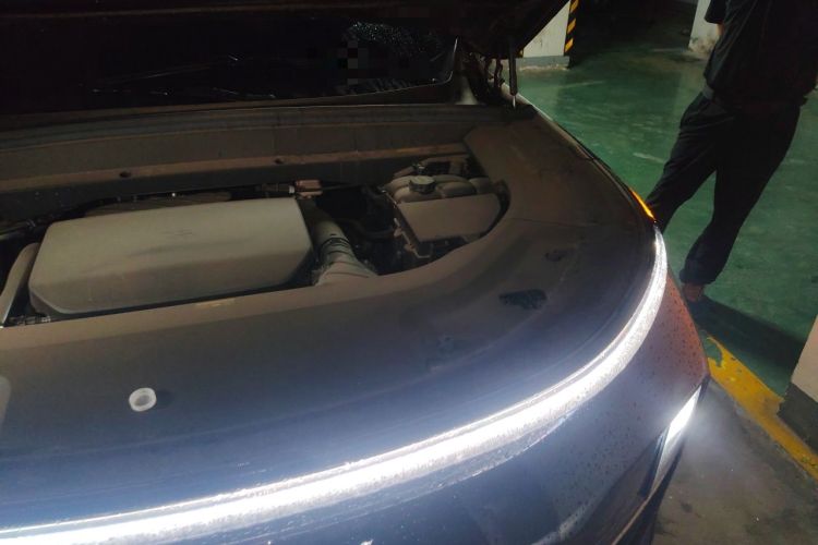 Used Li Auto L8 2024 Max Engine Bay Left