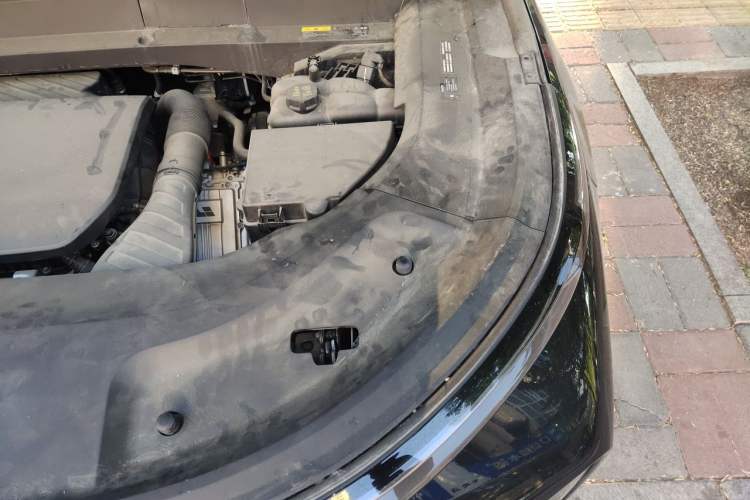 Used Li Auto L8 2024 Pro Model Engine Bay Left