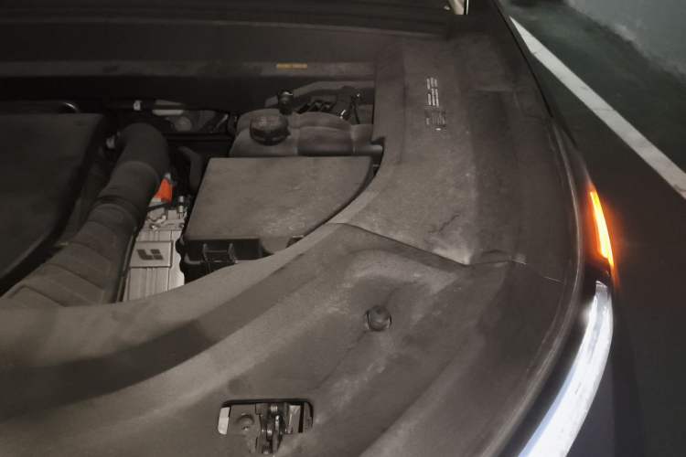 Used Li Auto L8 2024 Ultra Model Engine Bay Left