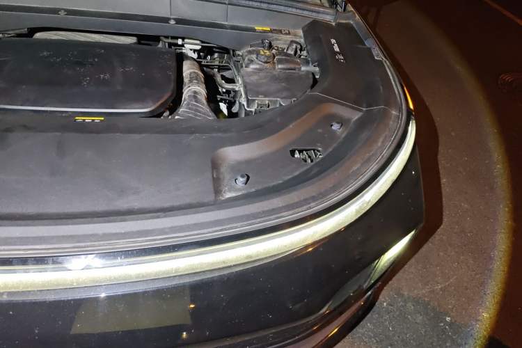 Used Li Auto L8 2024 Ultra Model Engine Bay Left