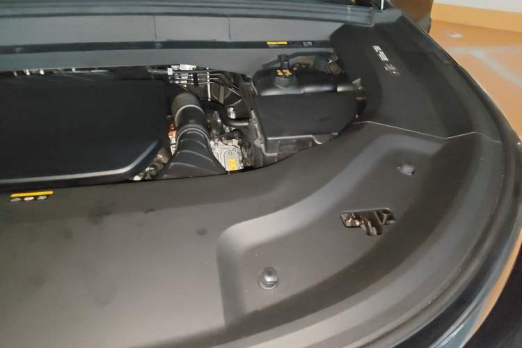 Used Li Auto L8 2024 Pro Model Engine Bay Left