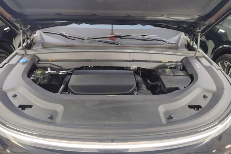 Used Li Auto L8 2024 Pro Model Engine Bay