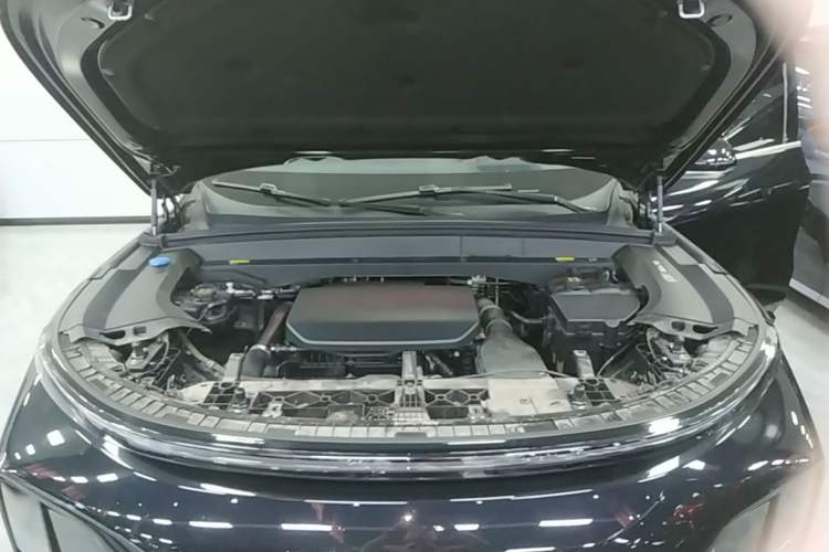 Used Li Auto L8 2024 Pro Model Engine Bay